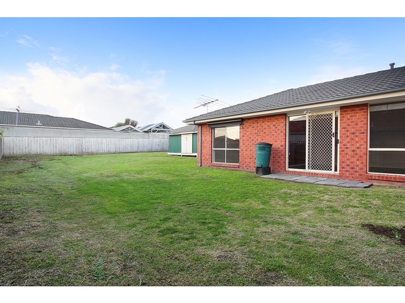 10 Alamanda Way, Cranbourne North VIC 3977