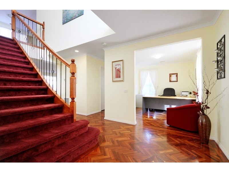 9 Whitehall Court, Narre Warren South VIC 3805