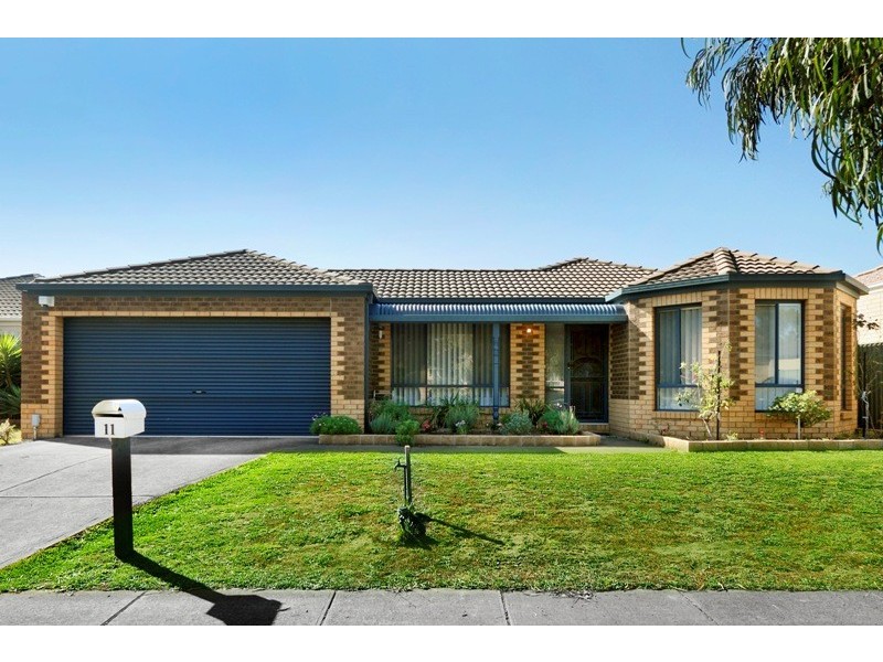 11 Greenock Crescent, Cranbourne East VIC 3977