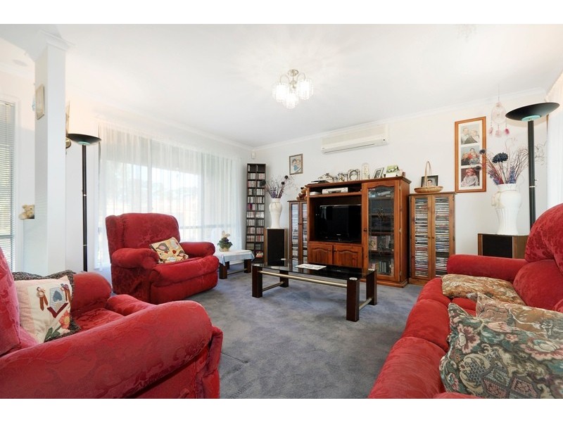 11 Greenock Crescent, Cranbourne East VIC 3977