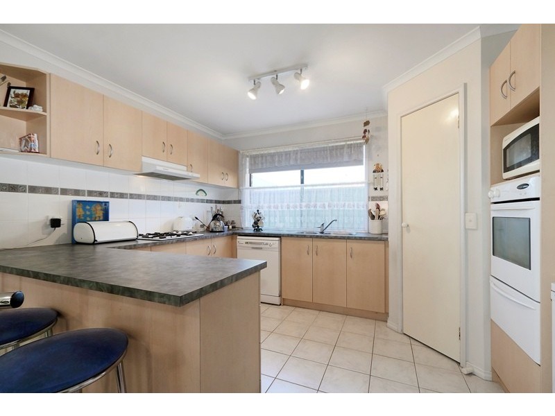 11 Greenock Crescent, Cranbourne East VIC 3977