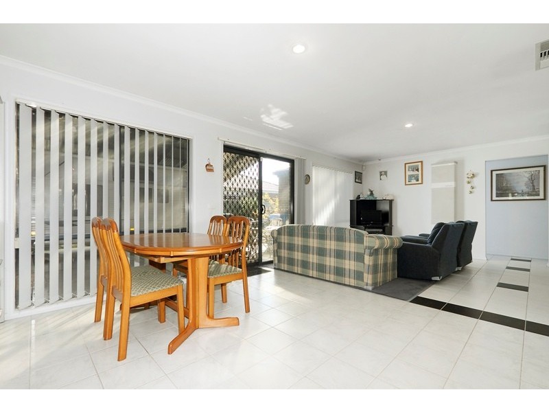 11 Greenock Crescent, Cranbourne East VIC 3977