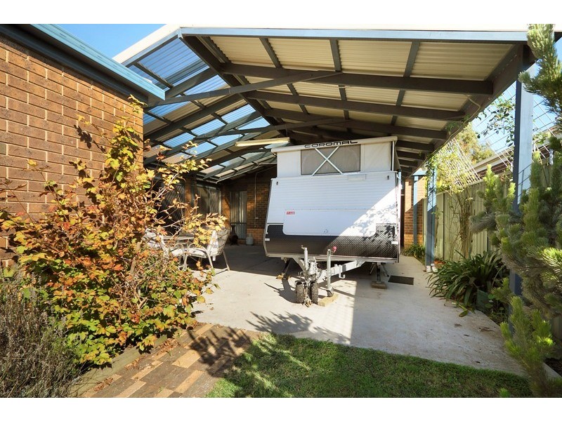 11 Greenock Crescent, Cranbourne East VIC 3977