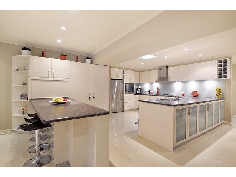 37 Highland Crescent, Narre Warren South VIC 3805