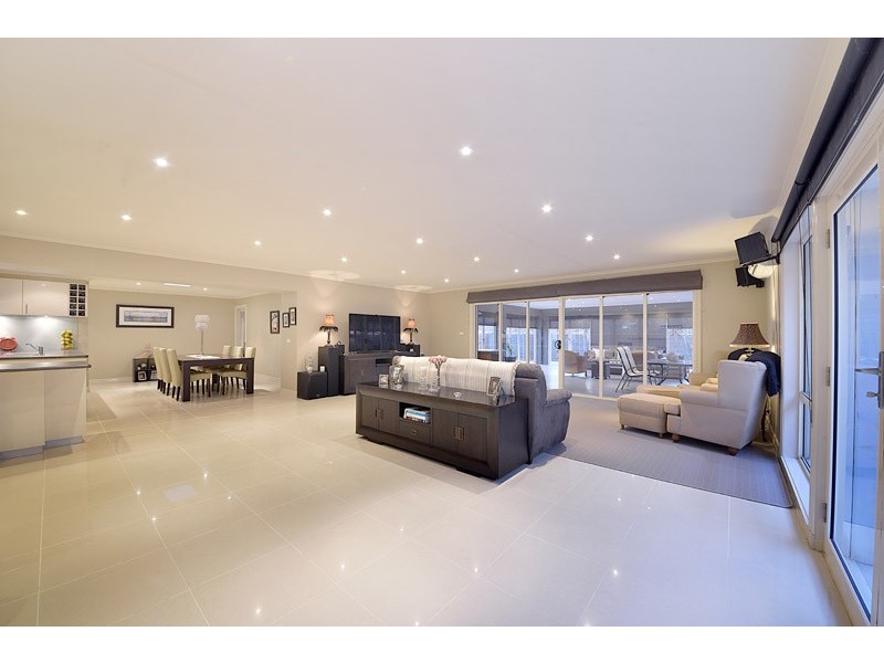 37 Highland Crescent, Narre Warren South VIC 3805