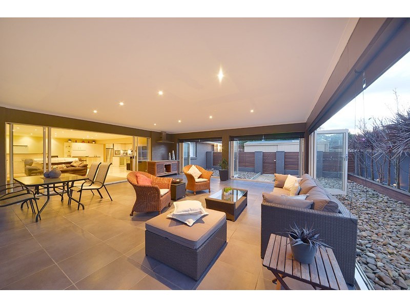 37 Highland Crescent, Narre Warren South VIC 3805