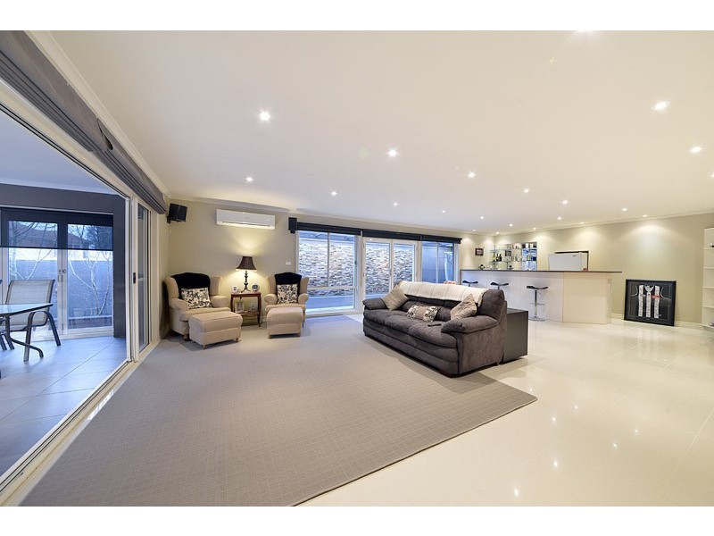 37 Highland Crescent, Narre Warren South VIC 3805