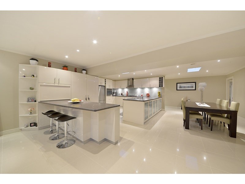 37 Highland Crescent, Narre Warren South VIC 3805