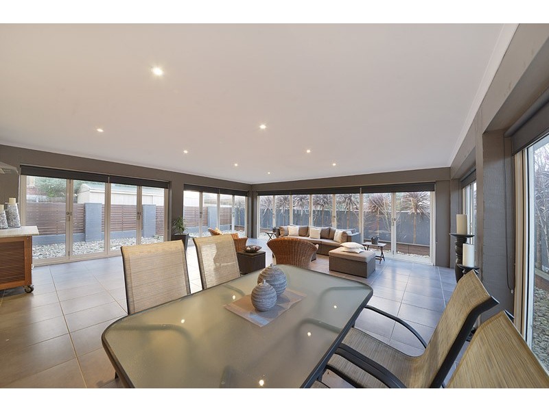 37 Highland Crescent, Narre Warren South VIC 3805