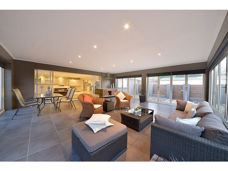 37 Highland Crescent, Narre Warren South VIC 3805