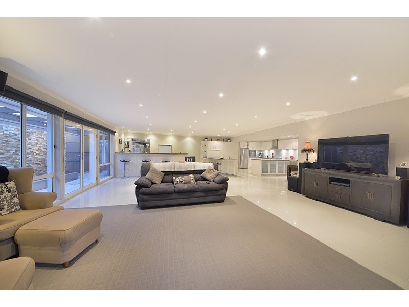 37 Highland Crescent, Narre Warren South VIC 3805