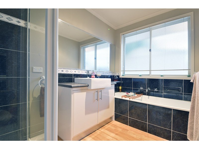 37 Highland Crescent, Narre Warren South VIC 3805