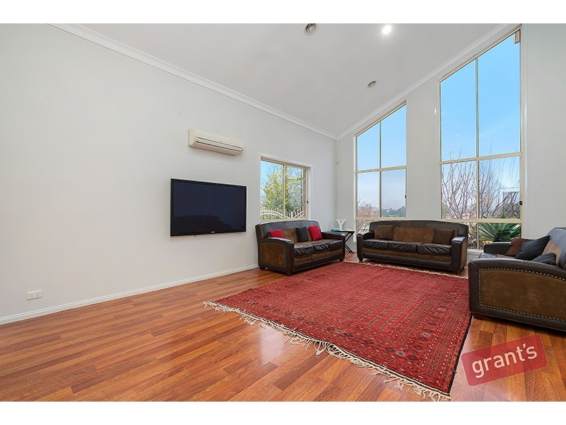 1 Sir Harold Close, Endeavour Hills VIC 3802