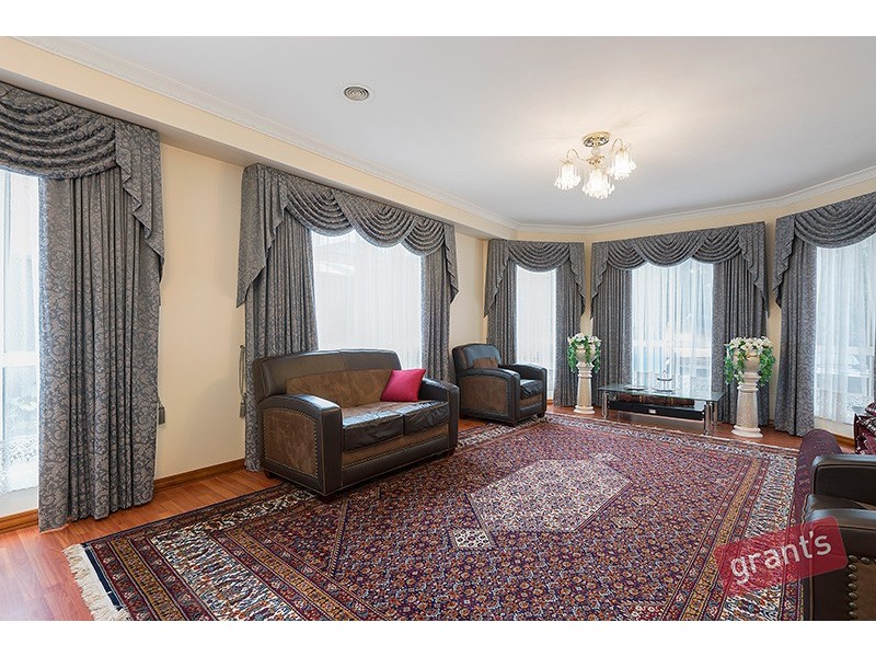 1 Sir Harold Close, Endeavour Hills VIC 3802