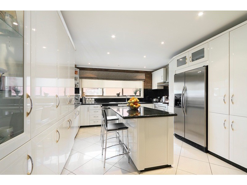 4 Landsborough Close, Endeavour Hills VIC 3802