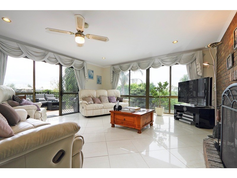 4 Landsborough Close, Endeavour Hills VIC 3802