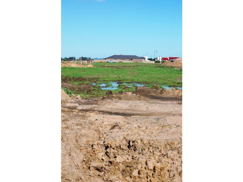 85 Donohue Street, Cranbourne East VIC 3977