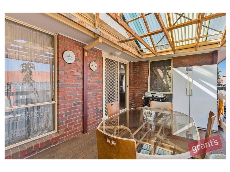 8 John Hunter Drive, Endeavour Hills VIC 3802
