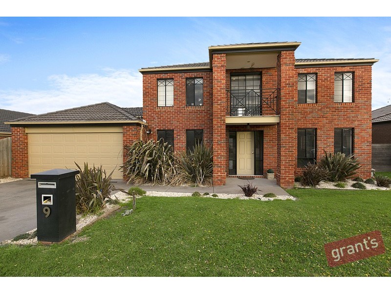 9 Hanrahan Wynd, Lynbrook VIC 3975
