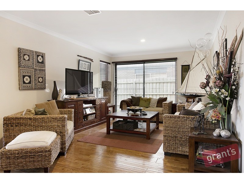 9 Hanrahan Wynd, Lynbrook VIC 3975