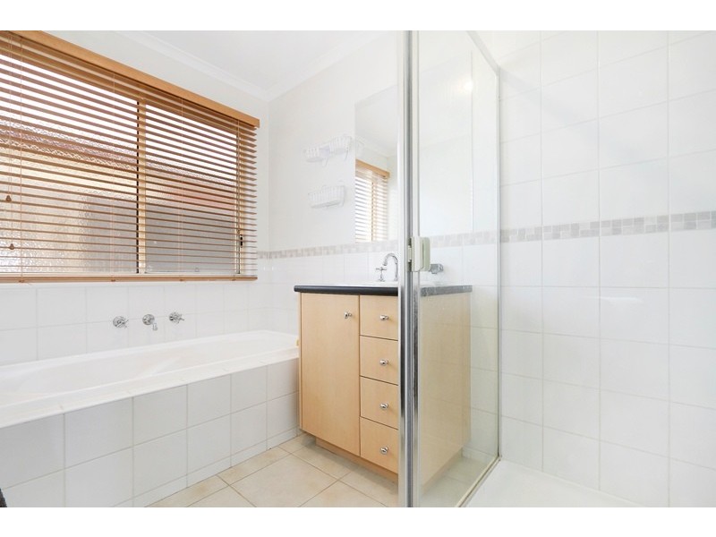 10 Menindee Terrace, Narre Warren South VIC 3805