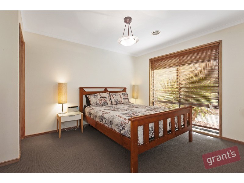 63 Ravensthorpe Crescent, Narre Warren VIC 3805