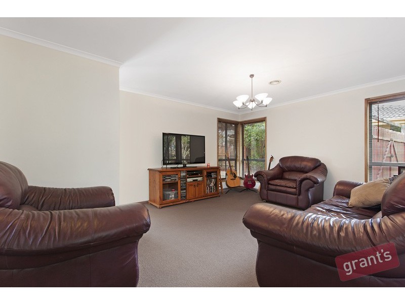 63 Ravensthorpe Crescent, Narre Warren VIC 3805