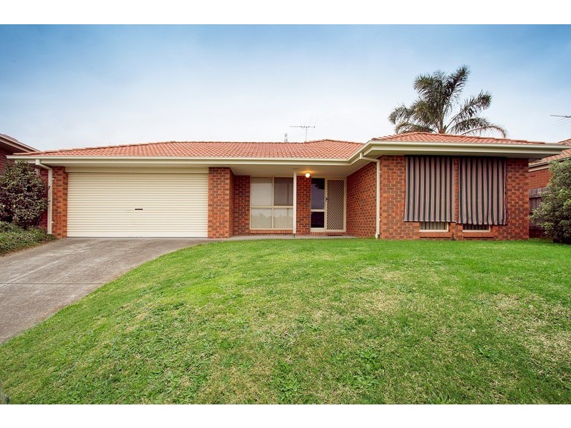 20 Manatoka Crescent, Hampton Park VIC 3976