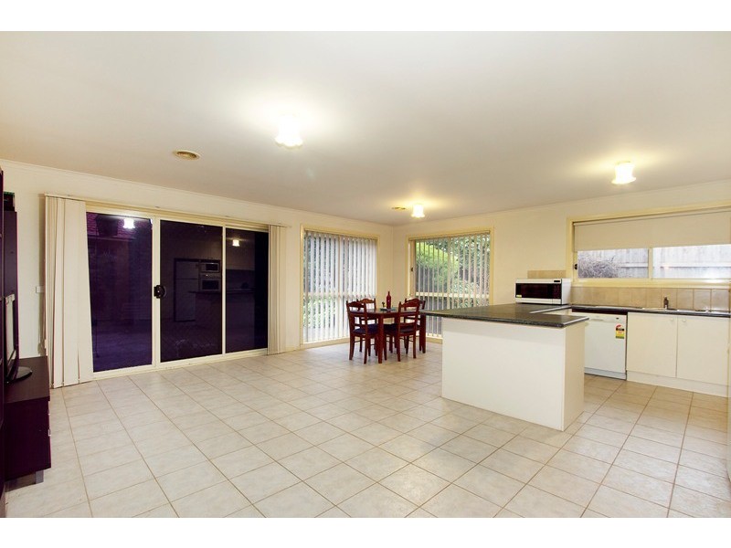 20 Manatoka Crescent, Hampton Park VIC 3976