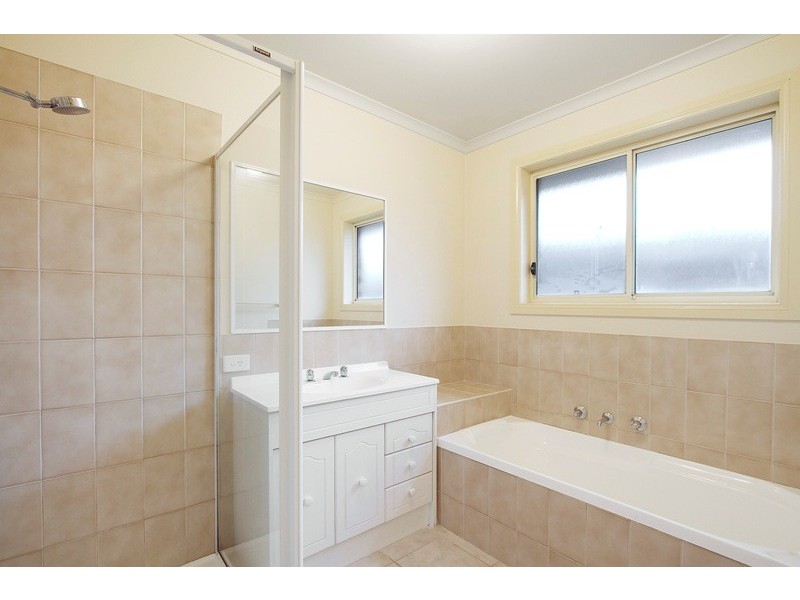 20 Manatoka Crescent, Hampton Park VIC 3976