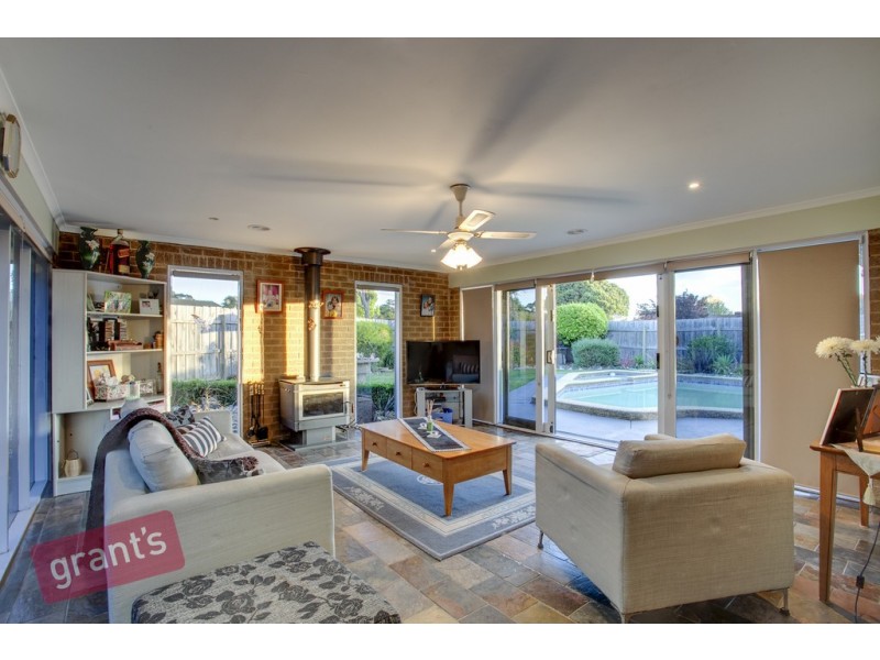 2 Western Way, Narre Warren VIC 3805