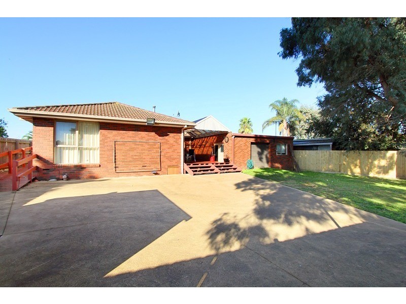 4 Heatherlea Crescent, Narre Warren VIC 3805