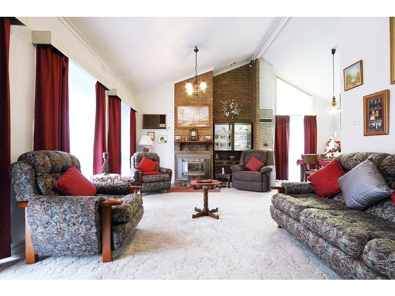 8 Fountain Drive, Narre Warren VIC 3805