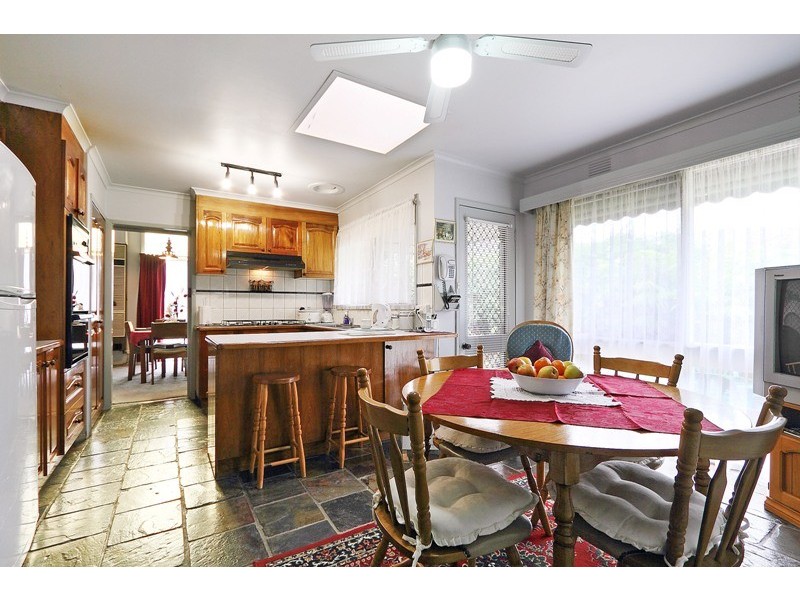 8 Fountain Drive, Narre Warren VIC 3805