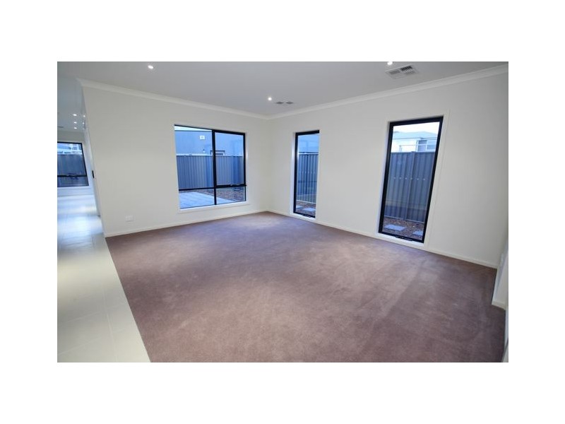 346 – 353 Murgese Circuit, Clyde North VIC 3978