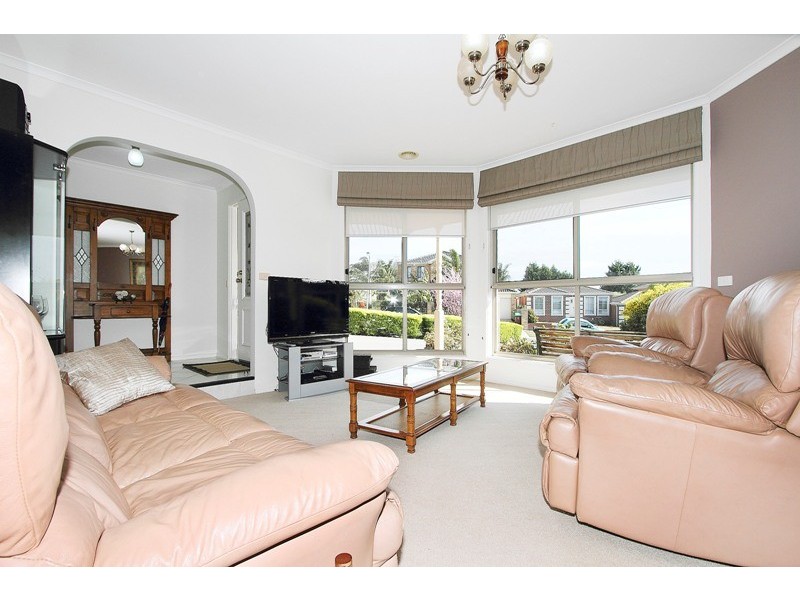 3 Theresa Gardens, Endeavour Hills VIC 3802