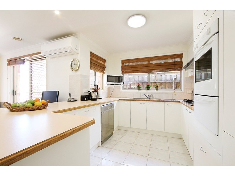 3 Theresa Gardens, Endeavour Hills VIC 3802