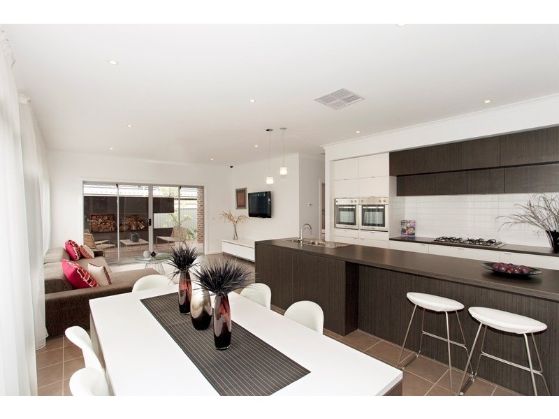 6 Kindred Avenue, Cranbourne North VIC 3977