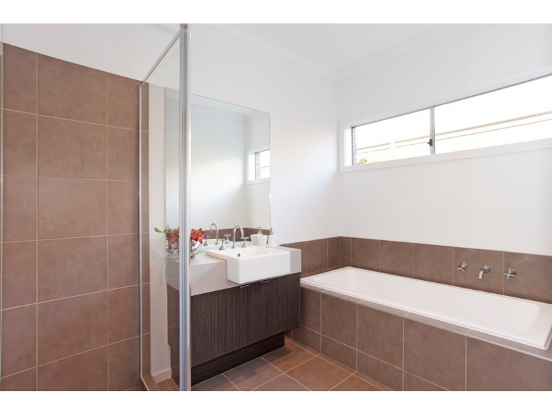 6 Kindred Avenue, Cranbourne North VIC 3977