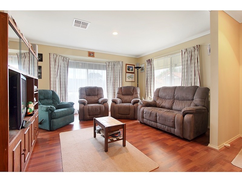 29/8 Monteith Crescent, Endeavour Hills VIC 3802