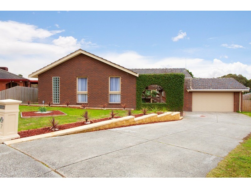 7 Woodworth Close, Endeavour Hills VIC 3802