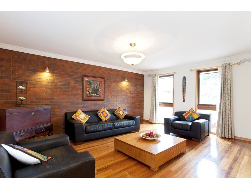 7 Woodworth Close, Endeavour Hills VIC 3802