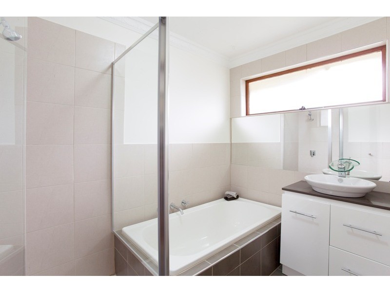 7 Woodworth Close, Endeavour Hills VIC 3802