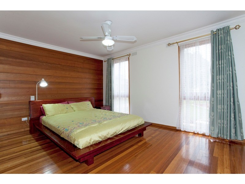 7 Woodworth Close, Endeavour Hills VIC 3802