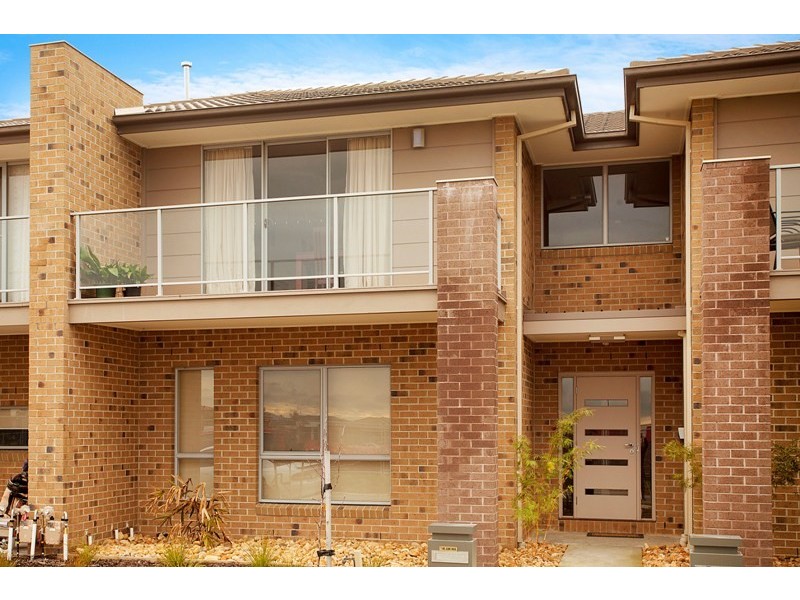 8 Karri Drive, Cranbourne North VIC 3977