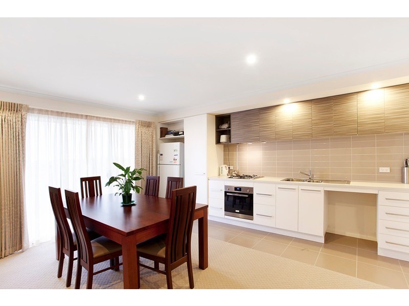 8 Karri Drive, Cranbourne North VIC 3977