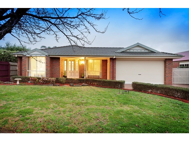 11 Mayfair Crescent, Narre Warren VIC 3805