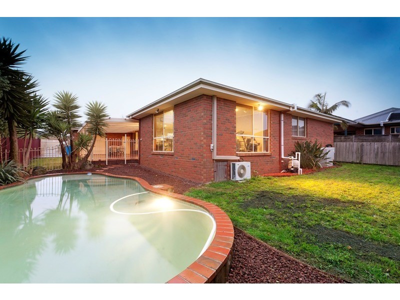11 Mayfair Crescent, Narre Warren VIC 3805