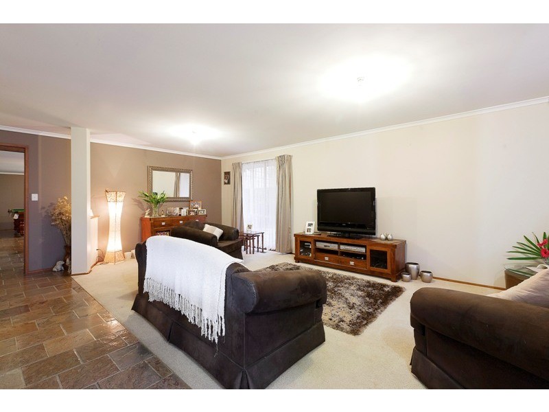 11 Mayfair Crescent, Narre Warren VIC 3805