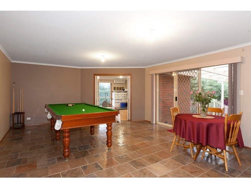 11 Mayfair Crescent, Narre Warren VIC 3805